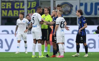 MILAN, ITALY - MARCH 17: Stanislav Lobotka of SSC Napoli and Nicolo Barella and Francesco Acerbi of FC Internazionale look on as the Referee e Federico La Penna intervenes as Federico Dimarco of FC Internazionale reacts with Juan Jesus of SSC Napoli after the Brazilian defender made claims that racist comments were made in his direction allegedly from Francesco Acerbi of FC Internazionale during the Serie A TIM match between FC Internazionale and SSC Napoli at Stadio Giuseppe Meazza on March 17, 2024 in Milan, Italy. (Photo by Jonathan Moscrop/Getty Images)