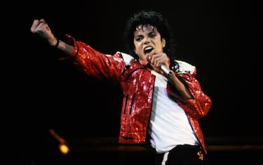 VARIOUS, VARIOUS - JUNE 25:  Michael Jackson performs in concert circa 1986.  (Photo by Kevin Mazur/WireImage) 