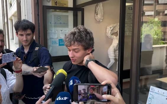 Pilota di F1 Kimi Antonelli dopo la prima prova di maturità