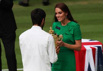 epa10750259 Britain's Catherine Princess of Wales hands the winner's trophy to Carlos Alcaraz of Spain after winning his Men's Singles final match against Novak Djokovic of Serbia at the Wimbledon Championships, Wimbledon, Britain, 16 July 2023.  EPA/ISABEL INFANTES   EDITORIAL USE ONLY