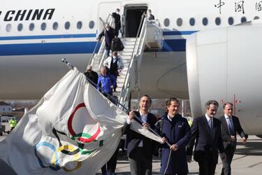 MILAN, ITALY - FEBRUARY 21:  Mayor of Milan Giuseppe Sala (L), mayor of Cortina Gianpietro Ghedina and president of Lombardia Attilio Fontana arrive at the international airport of Milano Malpensa with the Olympic flag before the handover for Milano Cortina 2026 on February 21, 2022 in Milan, Italy. (Photo by Vincenzo Lombardo/Getty Images)