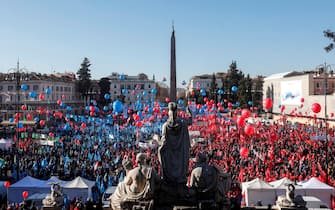 Un momento a Piazza del Popolo durante la manifestazione indetta da Cgil-Uil, Roma, 16 Dicembre 2021. ANSA/GIUSEPPE LAMI 
