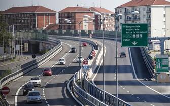 Traffico moderato sulla autostrada A6 Torino-Savona, in direzione Torino, nella giornata del 20 agosto 2023, individuata come data clou per il controesodo estivo. ANSA/JESSICA PASQUALON (autostrade, ANAS, generica, generiche, cartelli, asfalto)