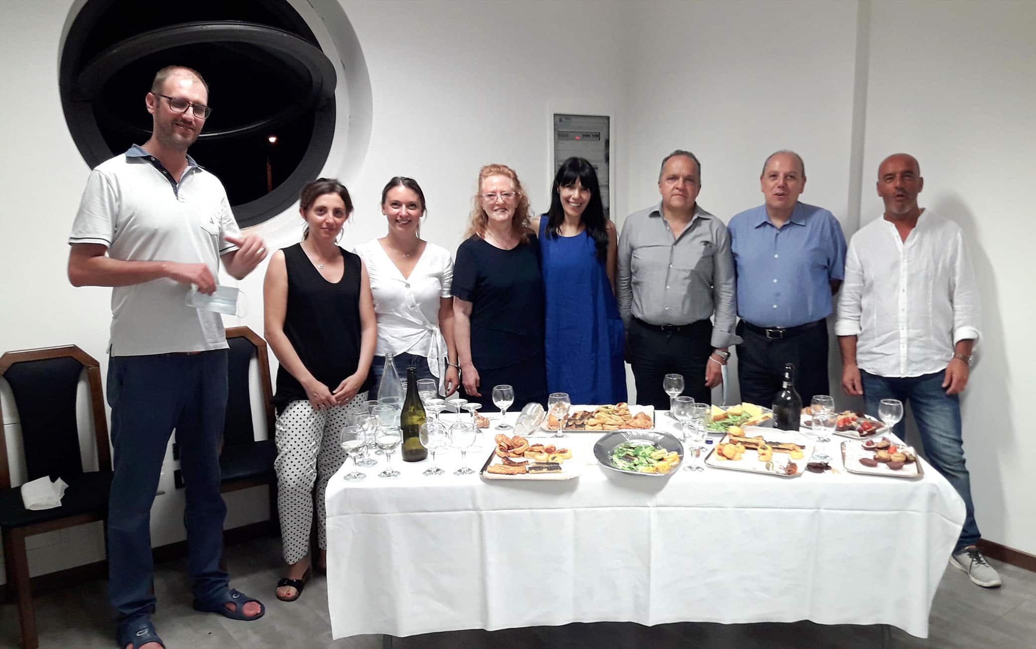 E' andata in pensione a metà marzo Marisa Avogadro, dipendente del Comune di Capizzone, in provincia di Bergamo, una delle zone più colpite dal Coronavirus, ma nessuno poteva sostituirla perché il concorsoera stato bloccato per il lockdown. Così lei, addetta all'ufficio servizi demografici (quello dove si registrano fra l'altro nascite e morti) ha continuato ad andare a lavorare, gratis, fino al 17 luglio. ANSA/FILIPPO VENEZIA