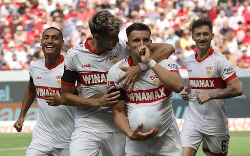 epa11562741 Ermedin Demirovic of Stuttgart (3-L) celebrates with teammates after scoring the 1-0 lead during the German Bundesliga soccer match between SC Freiburg and VfB Stuttgart in Freiburg, Germany, 24 August 2024.  EPA/RONALD WITTEK CONDITIONS - ATTENTION: The DFL regulations prohibit any use of photographs as image sequences and/or quasi-video.