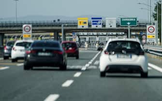 Traffico moderato sulla autostrada A6 Torino-Savona, in direzione Torino, nella giornata del 20 agosto 2023, individuata come data clou per il controesodo estivo. ANSA/JESSICA PASQUALON (autostrade, ANAS, generica, generiche, cartelli, asfalto)