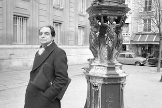 Italian writer Italo Calvino in Paris, Saint Germain des PrÃ©s, 5th December 1974 (Photo by Sophie Bassouls/Sygma via Getty Images)