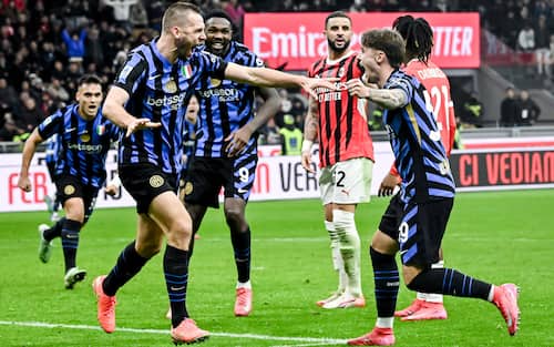 Stefan De Vrij of Inter jubilates after scoring a goal during the Italian Serie A soccer match AC Milan Vs Inter FC  at the Giuseppe Meazza stadium in Milan, Italy, 2 February 2025.
ANSA/NICOLA MARFISI
