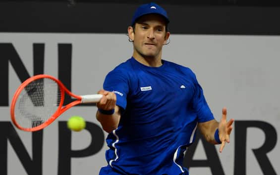 https://static.sky.it/editorialimages/5189f96a03734068363f022a0202cdc4a5649fb0/skysport/it/tennis/video/2025/05/07/passaro-tseng-atp-roma-risultato-highlights/ANSA_francesco_passaro_roma.jpg?im=Resize,width=565