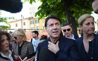 5mag2023 MASSA - Giuseppe Conte con candidata sindaca Daniela Bennati in piazza Garibaldi (Massa - 2023-05-05, Claudio Cuffaro) p.s. la foto e' utilizzabile nel rispetto del contesto in cui e' stata scattata, e senza intento diffamatorio del decoro delle persone rappresentate