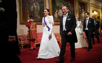 LONDON, ENGLAND - NOVEMBER 21: Catherine, Princess of Wales and Choo Kyung-ho Deputy Prime Minister of South Korea followed by Princess Anne, Princess Royal and guests attend the State Banquet at Buckingham Palace with guests on November 21, 2023 in London, England. King Charles is hosting Korean President Yoon Suk Yeol and his wife Kim Keon Hee on a state visit from November 21-23. It is the second incoming state visit hosted by the King during his reign. (Photo by Yui Mok-WPA Pool/Getty Images)