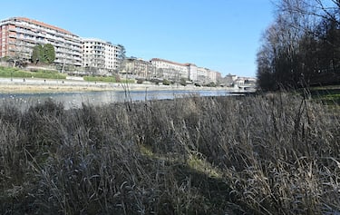 Fiume Po in secca a Torino, 3 febbraio 2023. ANSA/ALESSANDRO DI MARCO