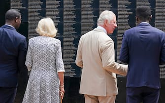 Il principe Carlo e la moglie Camilla al Kigali Genocide Memorial