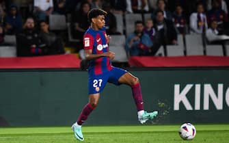 BARCELONA, SPAIN - OCTOBER 22: Lamine Yamal of FC Barcelona controls the ball during a match between FC Barcelona and Athletic Bilbao as part of La Liga at Estádio Olímpico Lluís Companys on October 22, 2023 in Barcelona, Spain. (Photo by Sara Aribó/PxImages/Sipa USA)