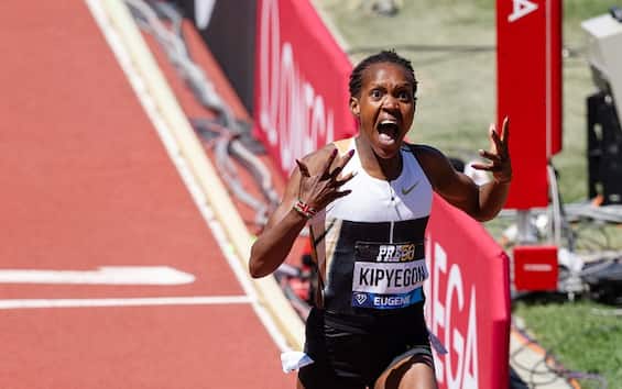 https://static.sky.it/editorialimages/51ddbb1450ee6de4803b2111de4aa5606d5bf393/skysport/it/altri-sport/atletica/video/2025/07/06/faith-kipyegon-record-mondo-1500-metri-femminili-eugene/faith_kipyegon_getty.jpg?im=Resize,width=565