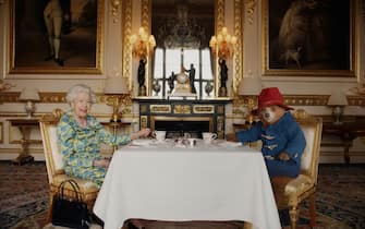 Lo spot con la Regine Elisabetta e Paddington