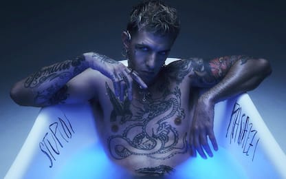 Achille Lauro presenta il nuovo singolo Stupidi ragazzi. L'intervista