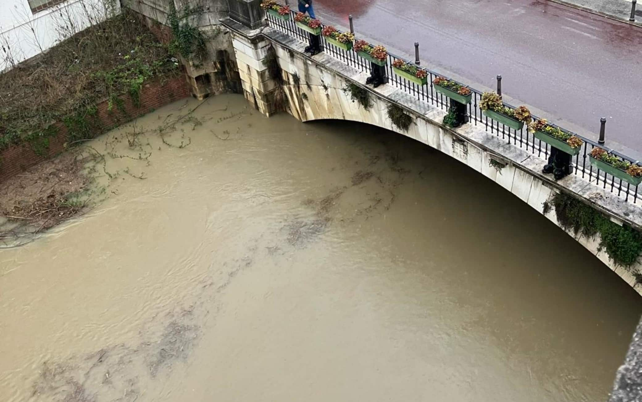 Il fiume Retrone in piena nel centro di Vicenza