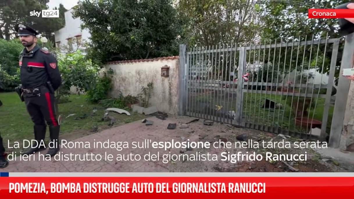 Pomezia, bomba distrugge auto del giornalista Ranucci
