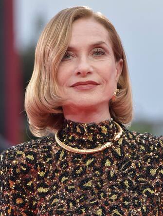 isabelle-huppert-gioielli-venezia-2024-getty - 1
