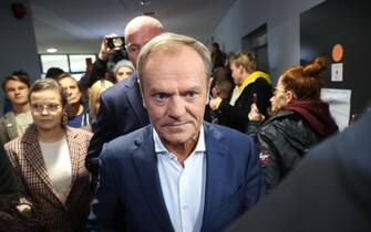 epa10920099 Donald Tusk (C), the leader of Poland's main opposition party Civic Platform (PO), arrives at a polling station in Warsaw, 15 October 2023. Parliamentary elections are underway in Poland from 07 a.m. in which citizens elect 460 deputies and 100 senators for a four-year term. In addition to the elections, a four-points referendum on privatization of state-owned enterprises, increase of the retirement age, admission of migrants under the EU relocation mechanism and removal of border barriers with Belarus, also takes place in Poland the same day.  EPA/Leszek Szymanski POLAND OUT