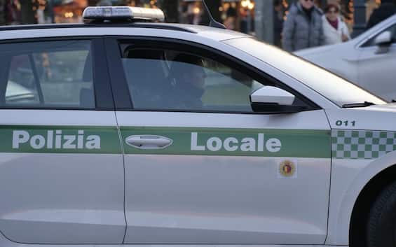 Incidente a Genova, auto travolge moto e fugge: arrestato 46enne ubriaco