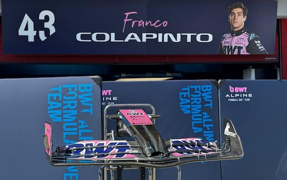 https://static.sky.it/editorialimages/52f465bd5a69bccd4130f32e1f673c4f6636cbca/skysport/it/motori/formula-1/video/2025/05/14/f1-gp-imola-alpine-colapinto-box/colapinto_box_imola.jpg?im=Resize,width=565