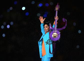 MIAMI GARDENS, FL - FEBRUARY 04:  Prince performs during the "Pepsi Halftime Show" at Super Bowl XLI between the Indianapolis Colts and the Chicago Bears on February 4, 2007 at Dolphin Stadium in Miami Gardens, Florida.  (Photo by Jonathan Daniel/Getty Images)
