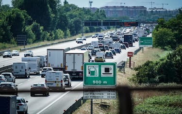 Traffico intenso sulla tangenziale di Torino per l'esodo vacanze estive. Torino 28 luglio 2023 ANSA/TINO ROMANO