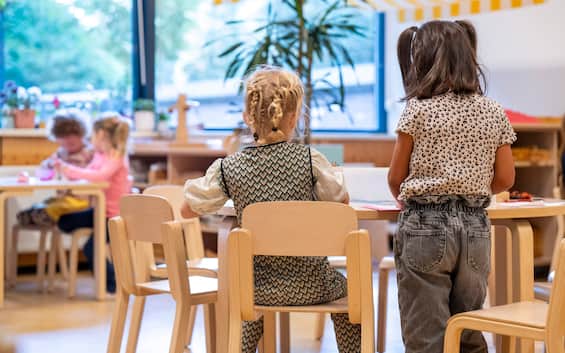 milano abusi su nove bambine maestro d asilo 34enne condannato a 7 anni da Tg24.sky.it milano abusi su nove bambine maestro d asilo 34enne condannato a 7 anni