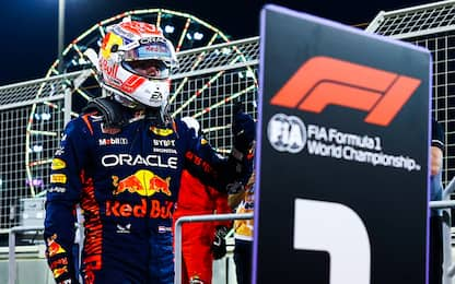 Verstappen in pole a Sakhir. Leclerc 3° e Sainz 4°