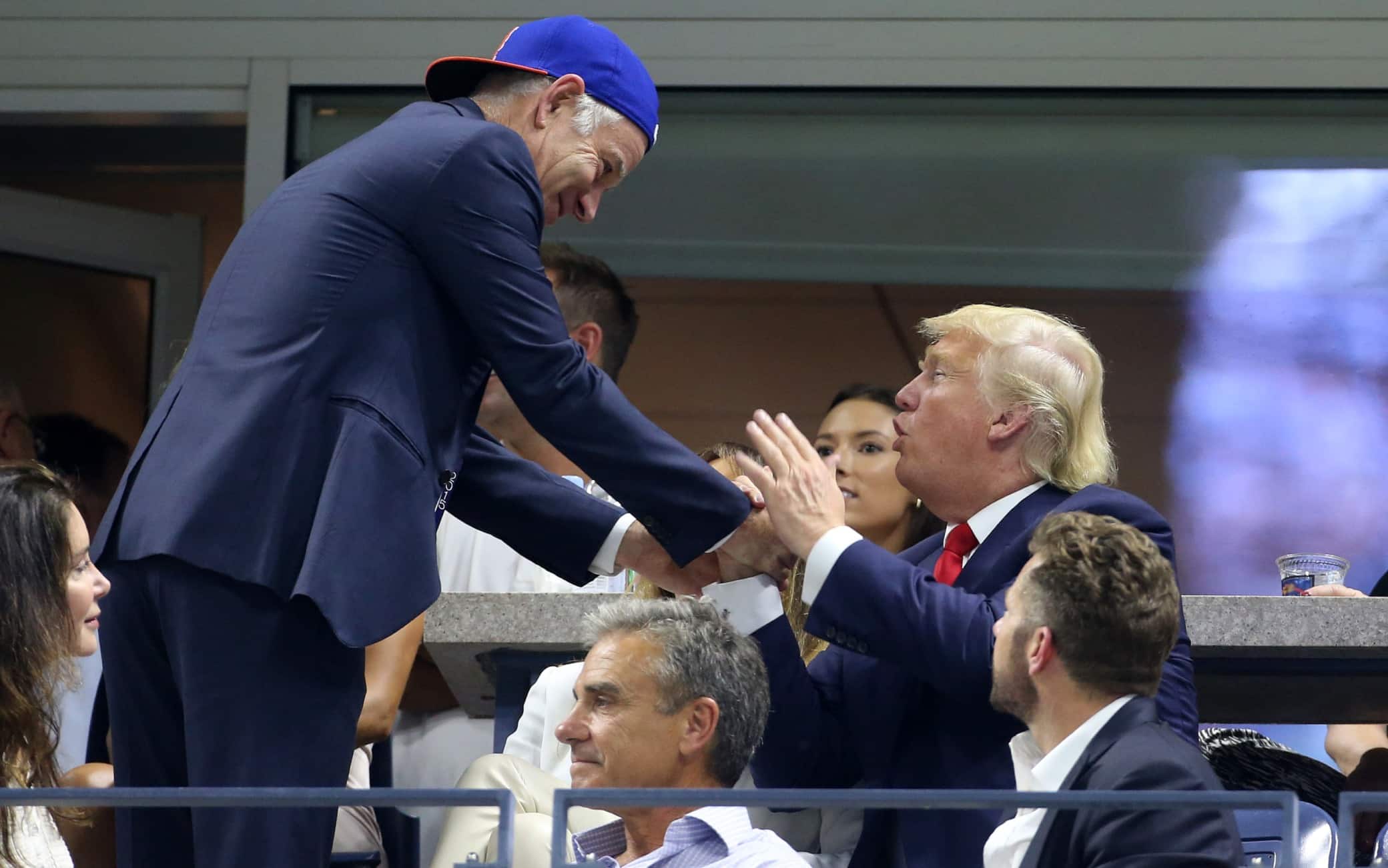 McEnroe saluta Trump in trubuna durante l'edizione 2015