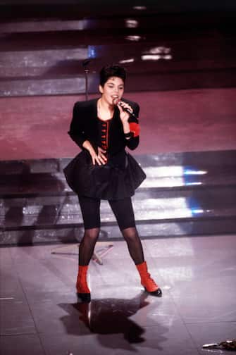 Italian singer Mietta (Daniela Miglietta) singing Sogno at the 38th Sanremo Music Festival. Sanremo, February 1988. (Photo by Angelo Deligio/Mondadori via Getty Images)