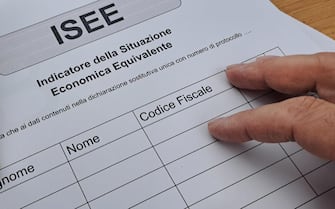 ISEE low income. Printed form, paper ISEE presentation.