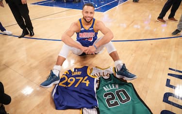 CURRY CONTINUA LA SCALATA: VICINE LE 4.000 TRIPLE