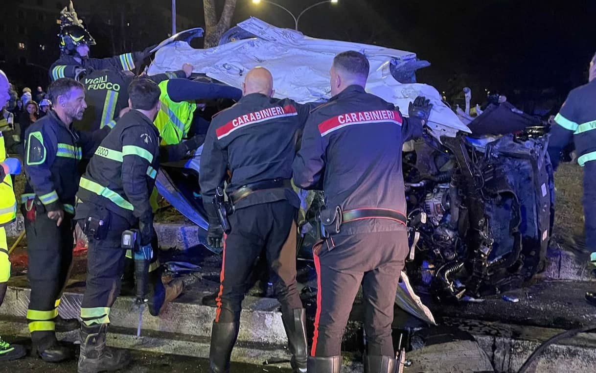 incidente a roma morta 20enne tre ragazzi feriti forse una gara clandestina tra auto