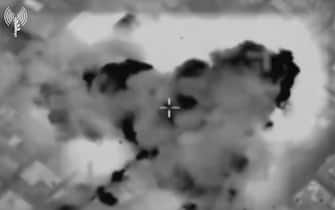 screen di un video di bombe