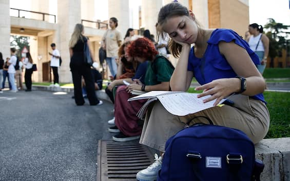 Medicina, al via domani iscrizioni. Come funziona il test