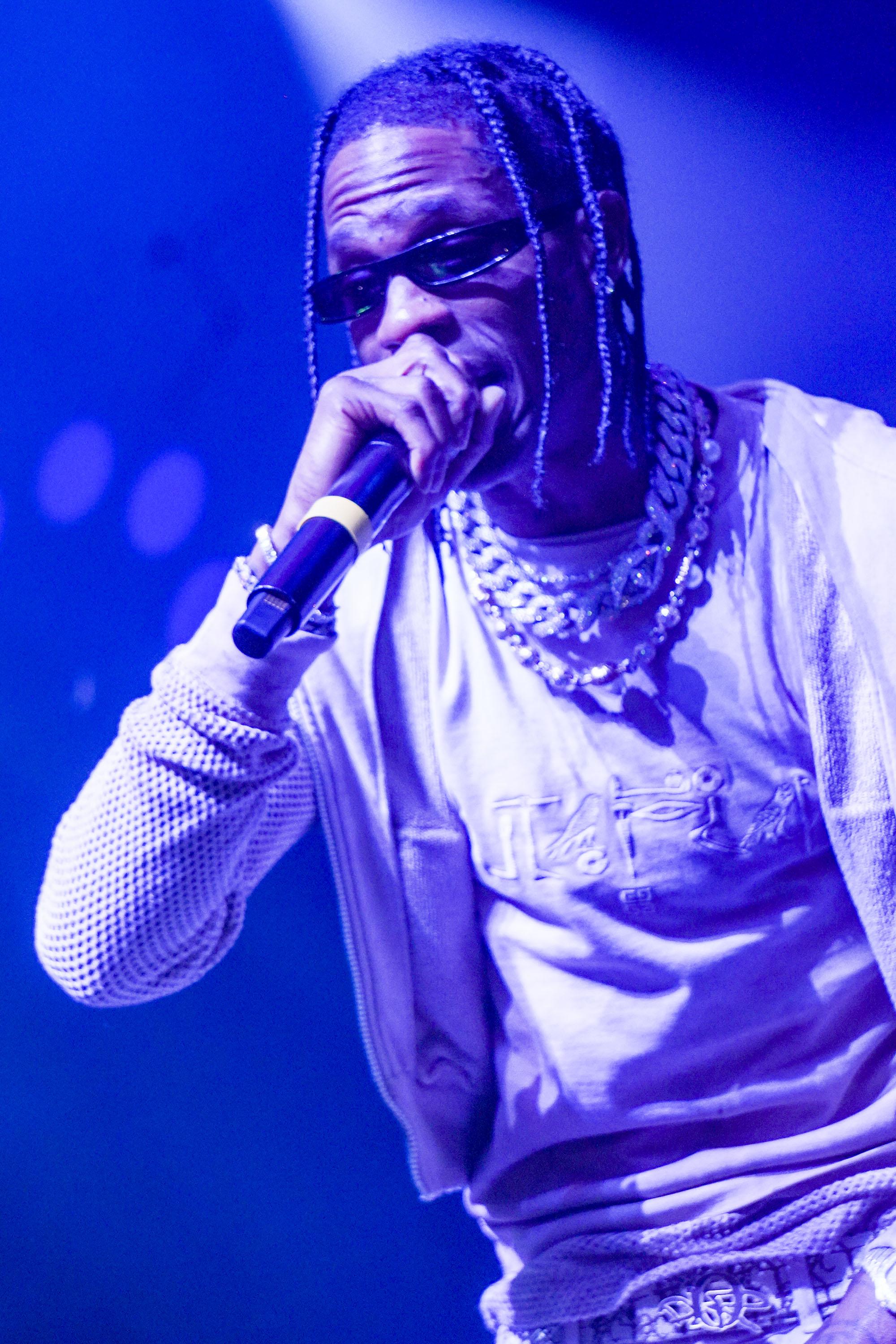 Roma, spray al peperoncino al concerto di Travis Scott 60 intossicati Roma, spray al peperoncino al concerto di Travis Scott 60 intossicati