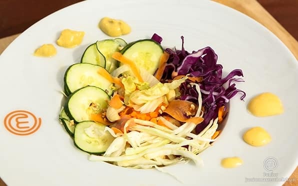 Insalatina di pollo arrostito con foresta di verdure e maionese alla vaniglia