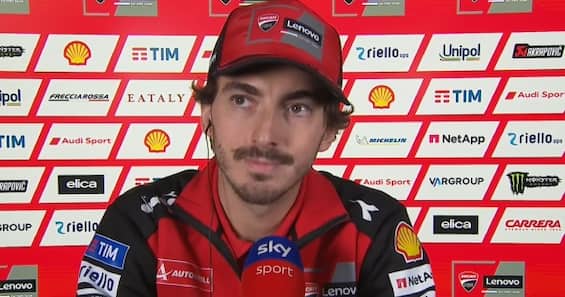 https://static.sky.it/editorialimages/54cd0dc3bab9e33aa526a17e70a787e32a7597e9/skysport/it/motori/motogp/video/2025/05/11/bagnaia-incidente-bastianini-gp-le-mans-intervista-video/bagnaia_intv_og.jpg?im=Resize,width=565