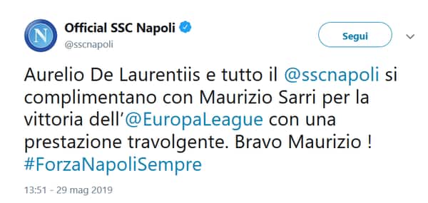 Al fischio finale, anche il Napoli si è complimentato con Maurizio Sarri per la sua vittoria