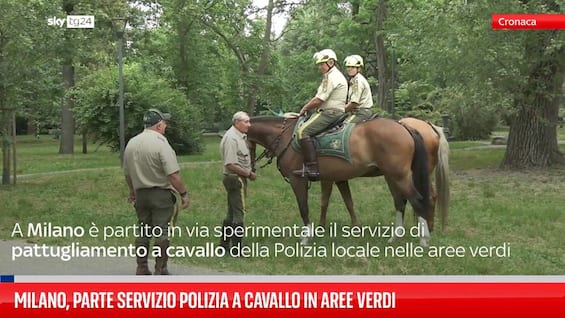 Milano, parte servizio Polizia a cavallo in aree verdi Milano, parte servizio Polizia a cavallo in aree verdi