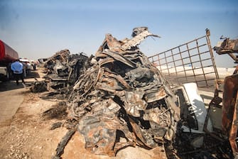 28 October 2023, Egypt, ---: A view of burnt vehicles following a traffic accident on Cairo - Alexandria Desert Road. A collision involving multiple vehicles on a highway in Egypt killed at least 32 people on Saturday, a media report said. Photo: Mahmoud Al-Suwaifi/dpa