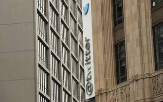 epa10766839 The iconic vertical Twitter sign and blue bird logo at the company’s headquarters in San Francisco, California, USA, 24 July 2023. Work was underway to alter Twitter signs after Twitter owner Elon Musk annouced the rebranding of the social media platorm to X but was halted after San Francisco police responded to a call from building security that the signs were being stolen. A San Francisco police spokesperson stated that Twitter had a work order to take the sign down but didn’t communicate that to security and the property owner of the building.  EPA/JOHN G. MABANGLO