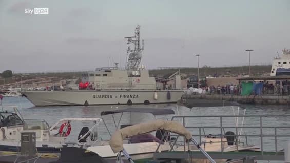 Lampedusa, capovolta barca di migranti: decine di morti