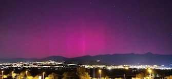 L'Aurora Boreale  nel cielo di Civita di Bagno, nei pressi di L'Aquila, 11 maggio 2024.
ANSA/ANDREA CUCCHIARELLA