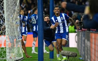 FC Porto's Brazilian midfielder #13 Wenderson Galeno celebrates scoring a goal during the UEFA Champions League last 16 first leg football match between FC Porto and Arsenal FC at the Dragao stadium in Porto on February 21, 2024. (Photo by MIGUEL RIOPA / AFP)