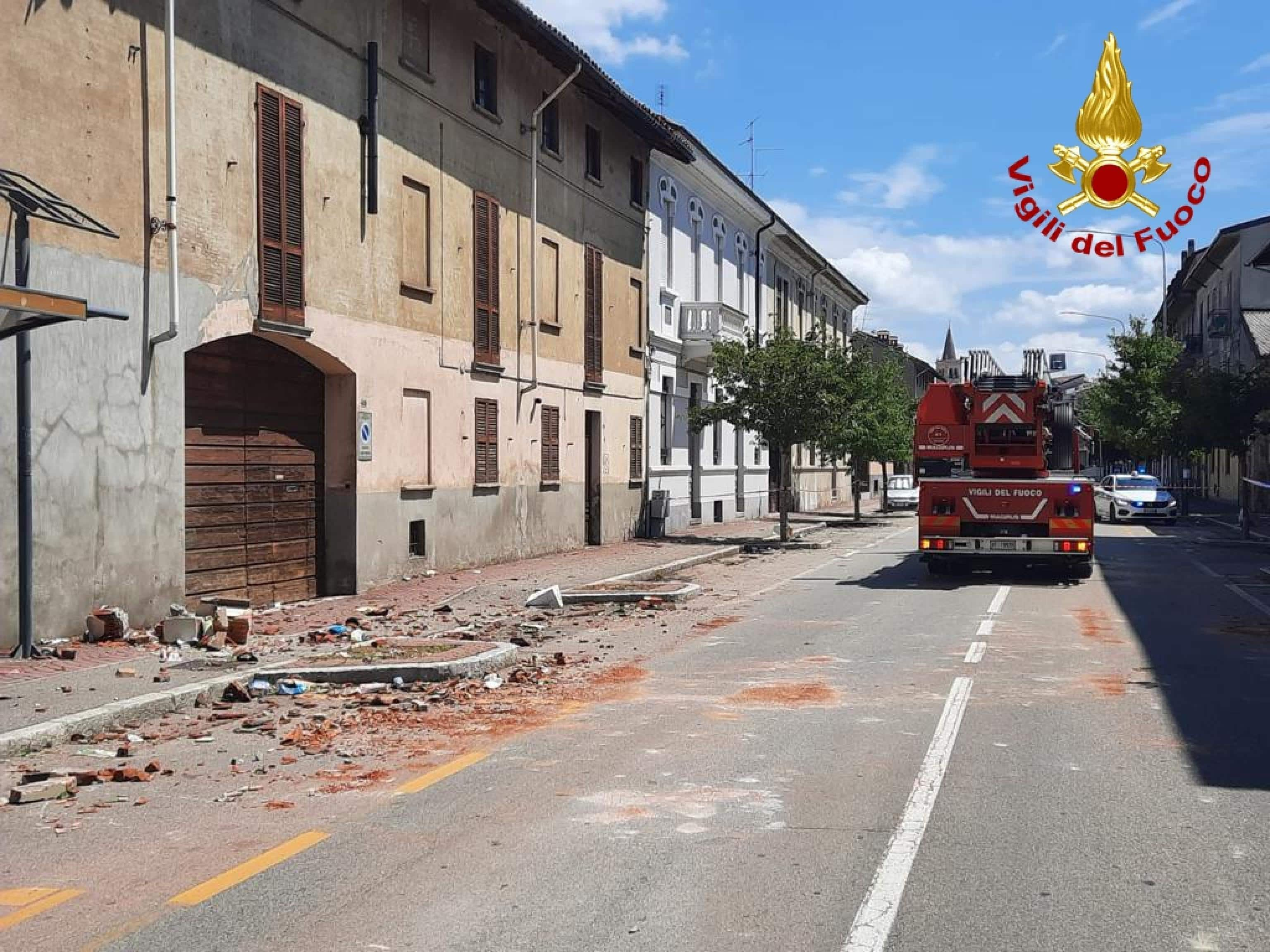 Una strada danneggiata dal maltempo nel Novarese