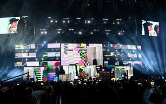 INGLEWOOD, CALIFORNIA - JANUARY 30: Red Hot Chili Peppers perform onstage during the FIREAID Benefit Concert for California Fire Relief at The Kia Forum on January 30, 2025 in Inglewood, California.  (Photo by Scott Dudelson/Getty Images for FIREAID)